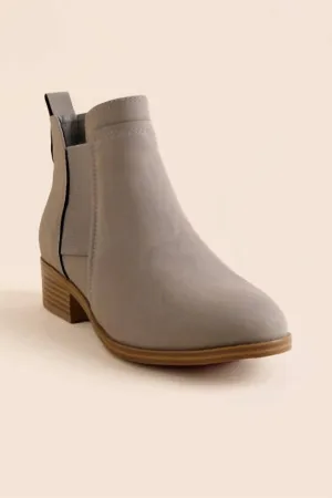 Flynn Boots In Taupe