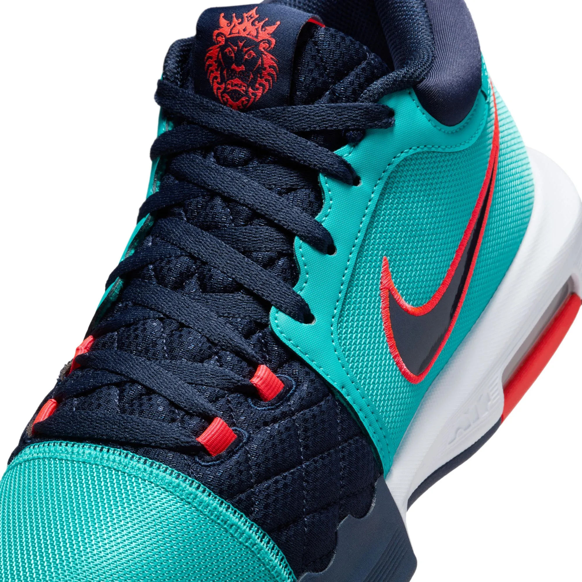 Lebron Witness VIII Basketball Shoes