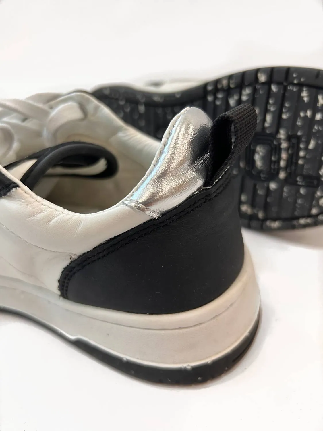 Men's Back With The Best Sneaker Shoes In Black And White