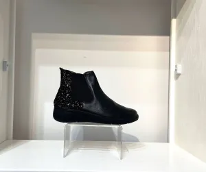 Women Glenda Boot In Black Rose Speckle
