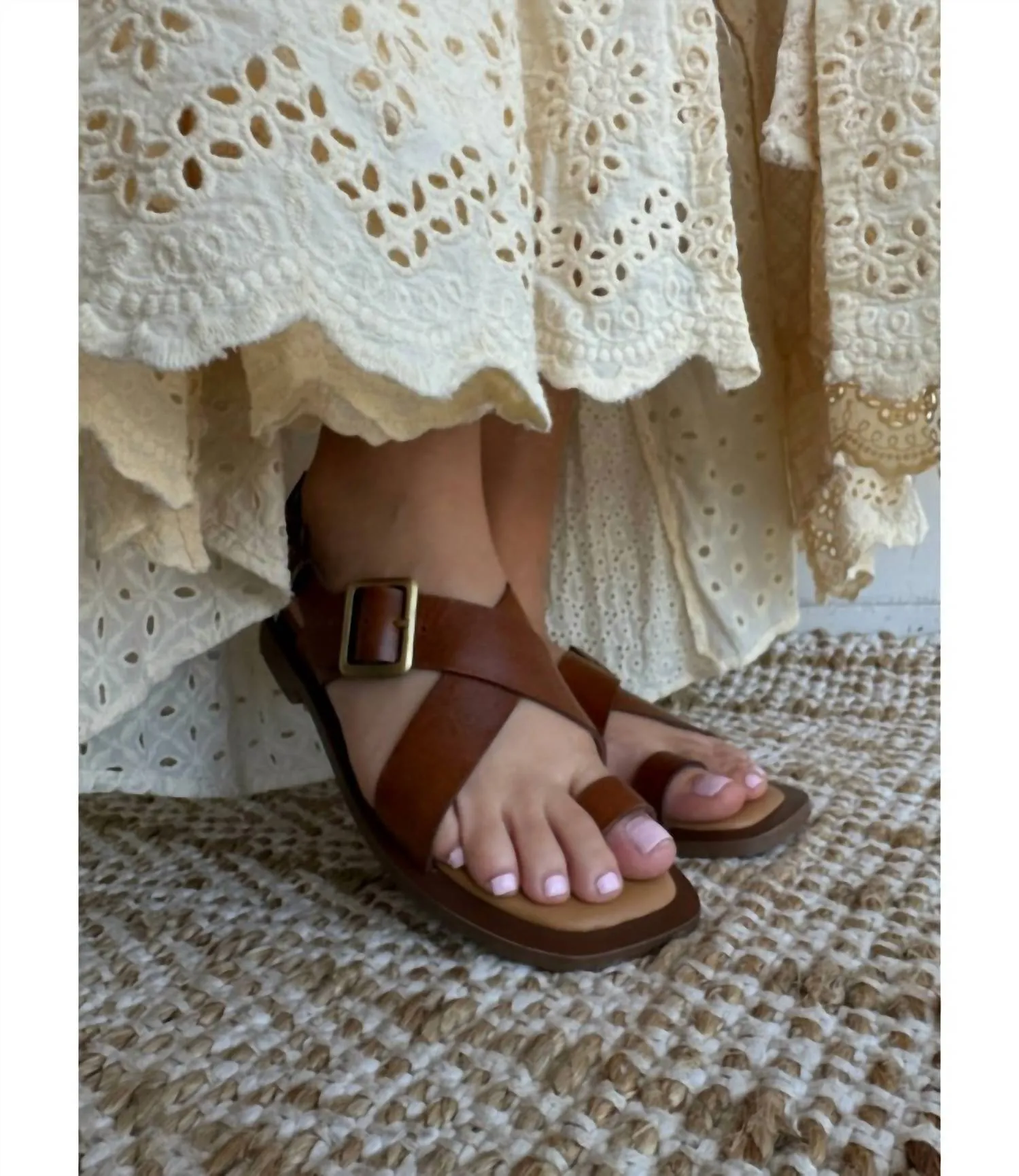 Women's Leather Toe Loop Flat Sandal In Whiskey