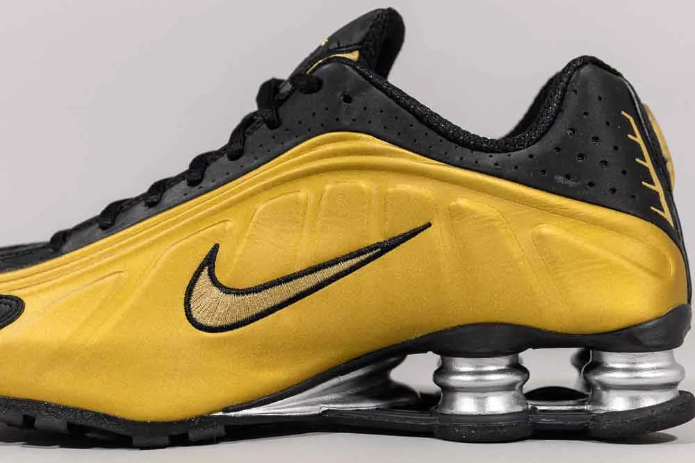 Women's Nike Shox R4 'Black and Metallic Gold'